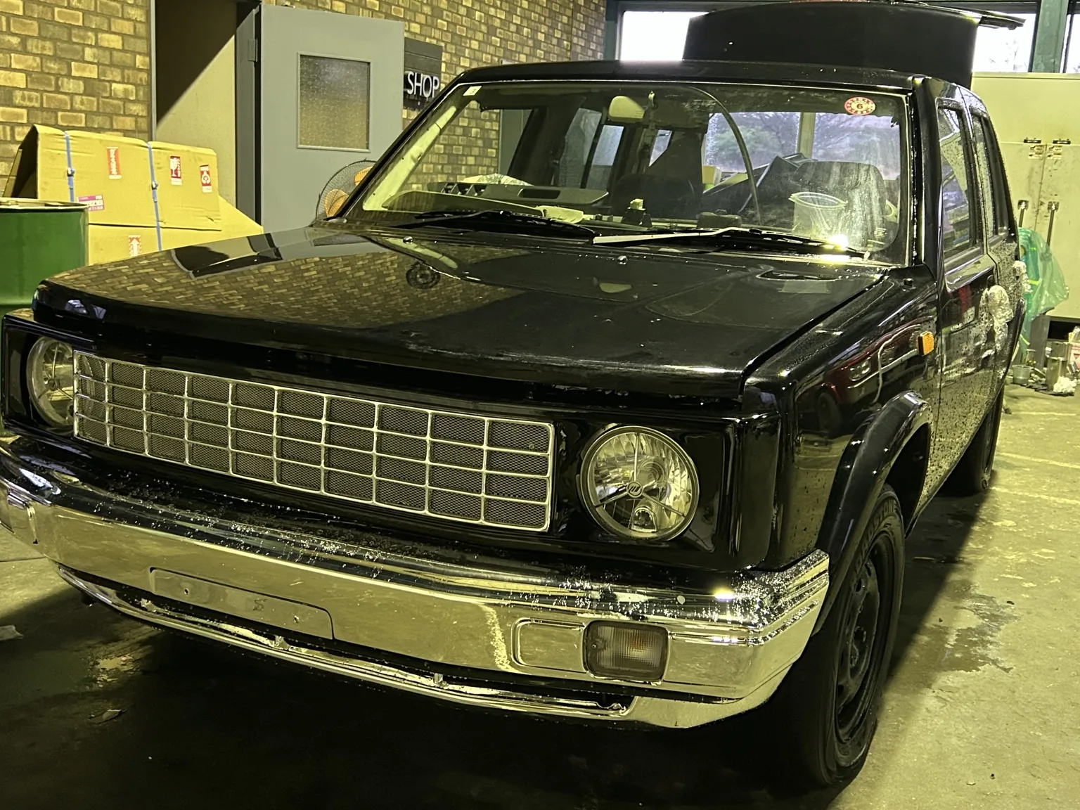 Black Nissan Rasheen Classic Truck Face build