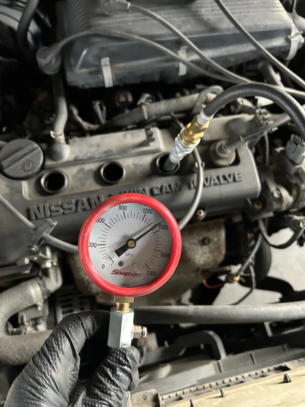 Compression test on Nissan Rasheen engine