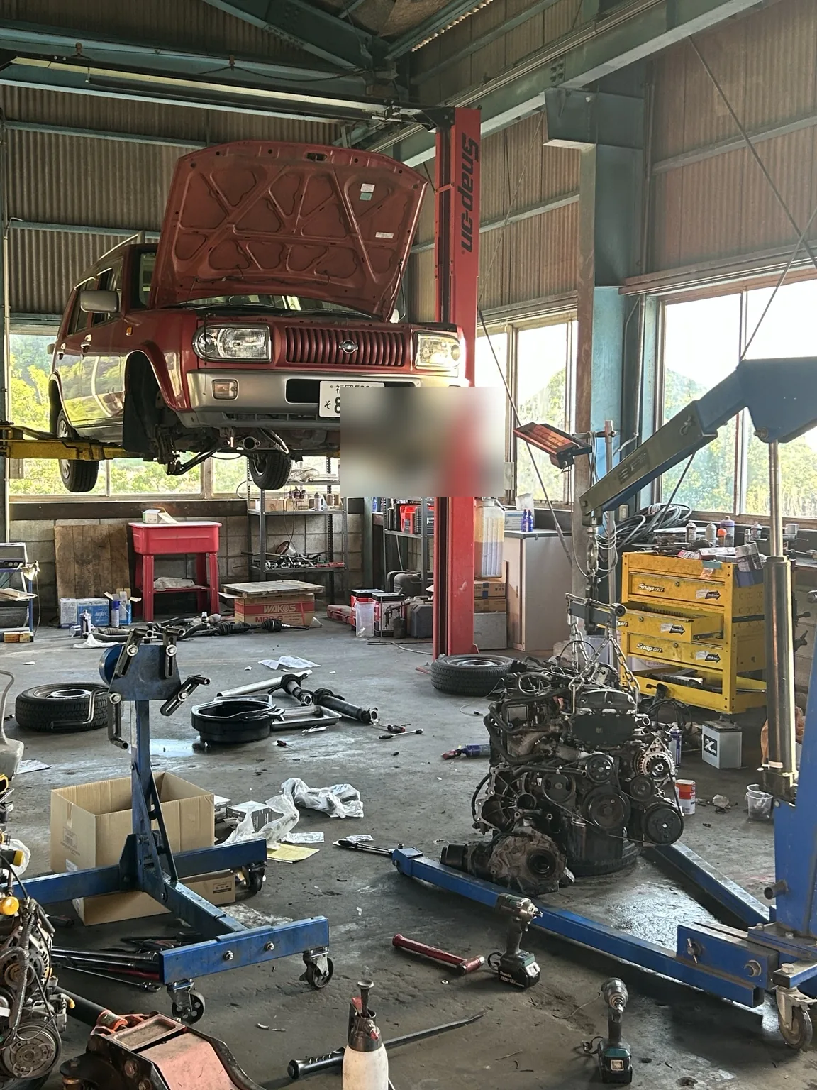 Rasheen on lift at workshop