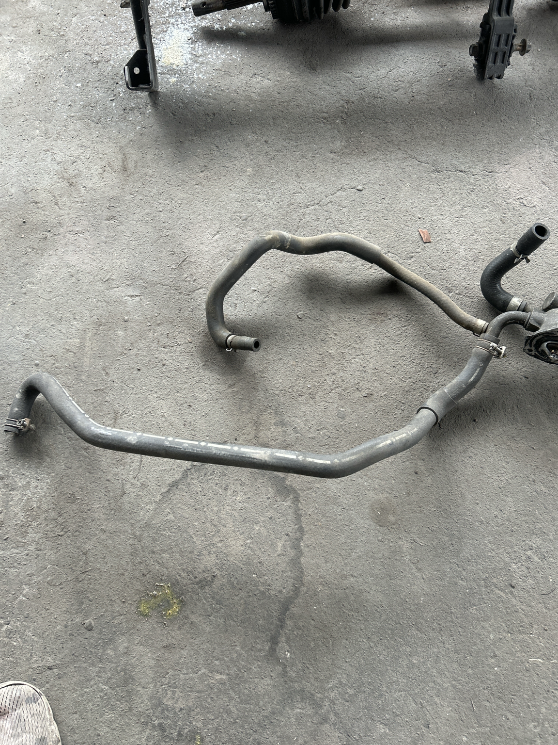 Coolant-hose removed