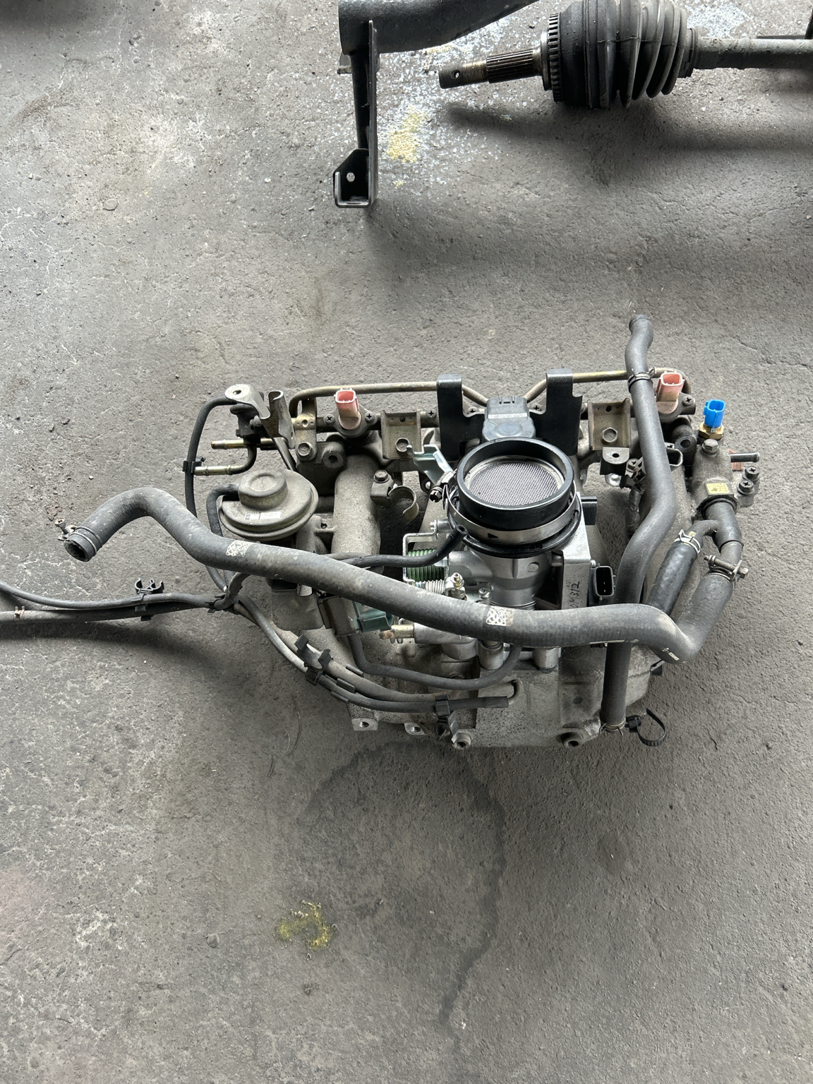 Discontinued cooling-system hoses from the 1.5-liter Rasheen. Rasheenkan is progressively reproducing essential parts.