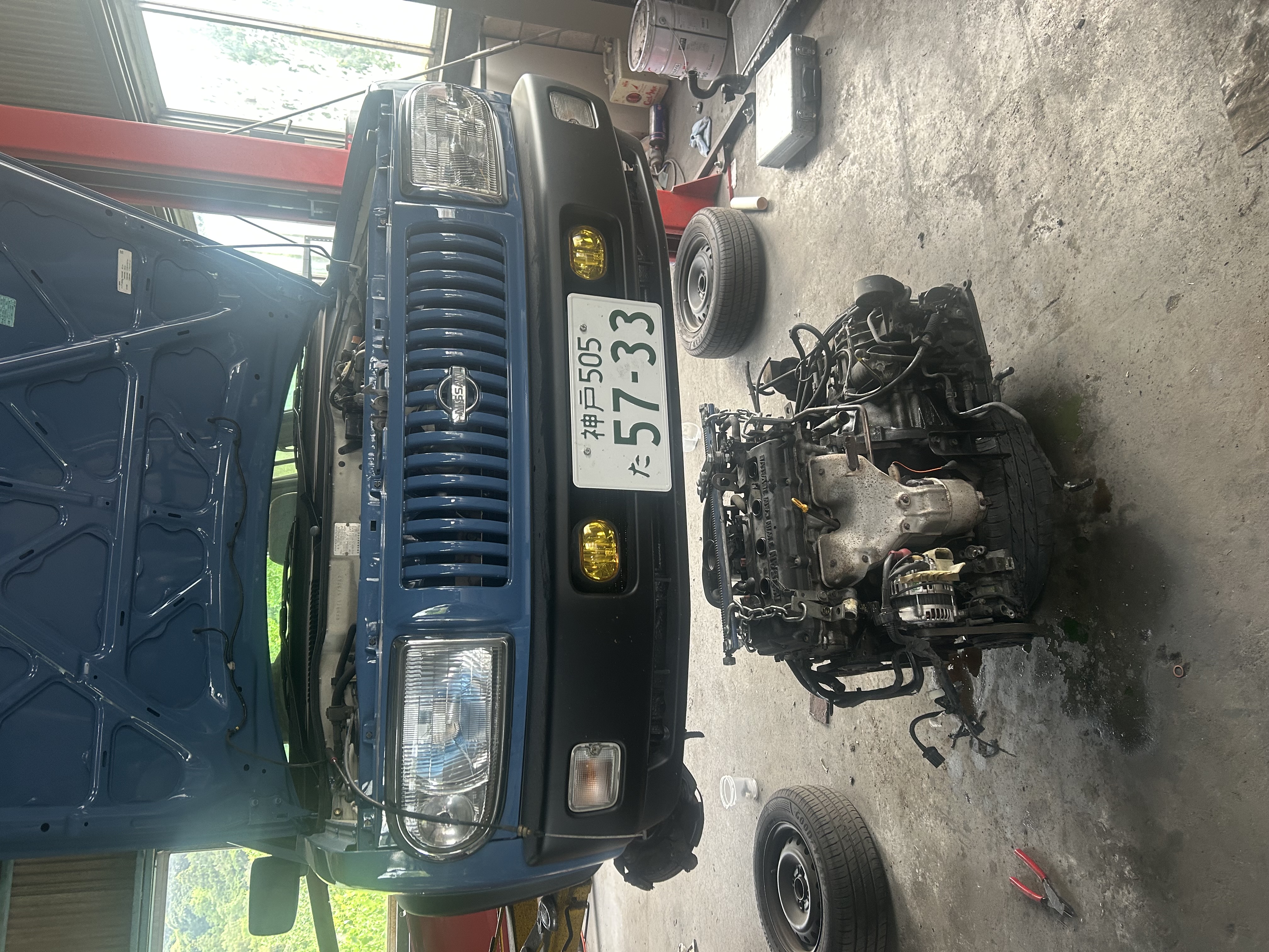 Powertrain extracted: Freeing up the engine for a comprehensive, bench-level mechanical service.
