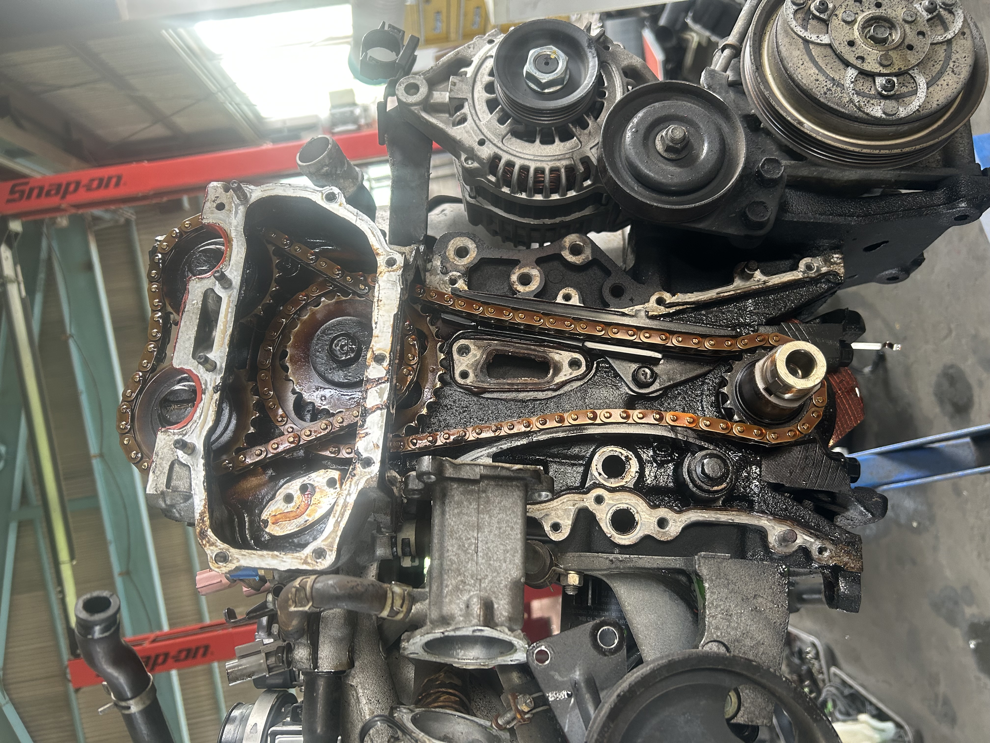 Overall view of the engine during disassembly