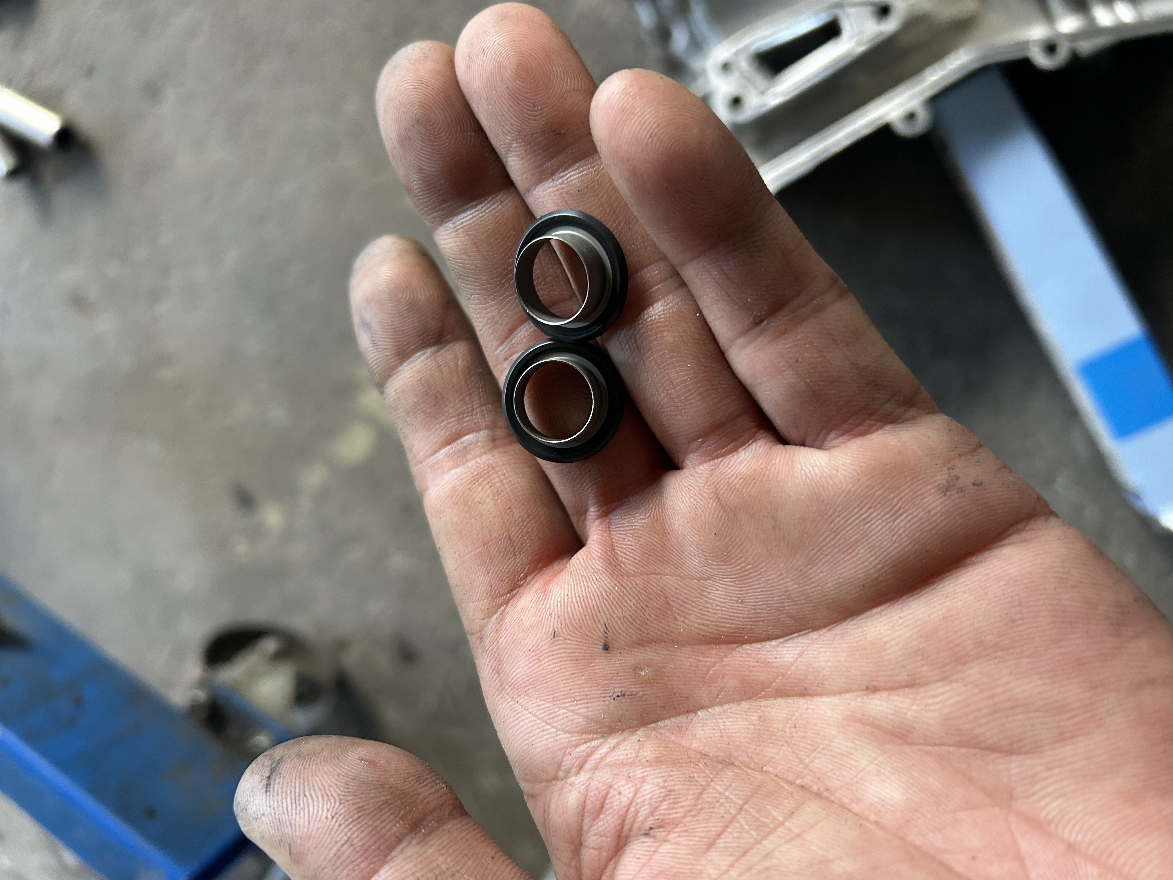 Small sealing components are replaced and checked carefully during cylinder-head assembly.