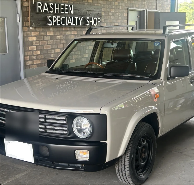 Classic Beige Retro Face Rasheen